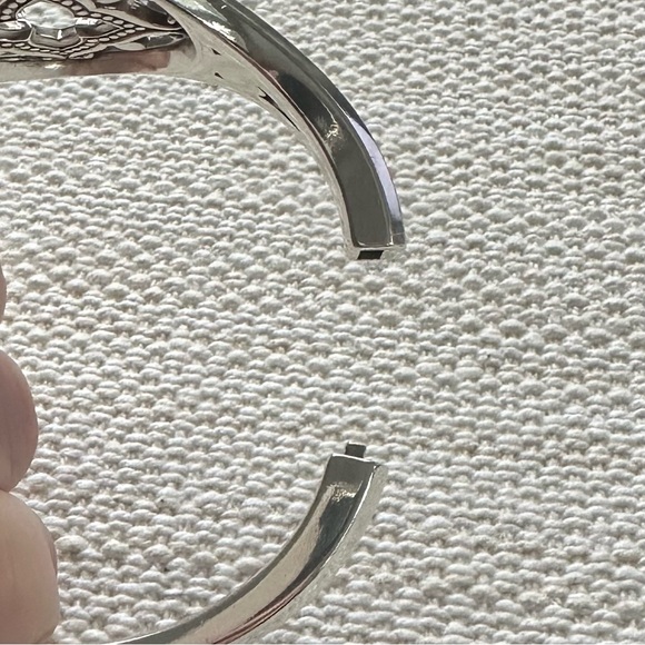 BRIGHTON Morena Hinged Bangle Bracelet • Silver Plated Swarovski Crystal JB7682 - Picture 6 of 14